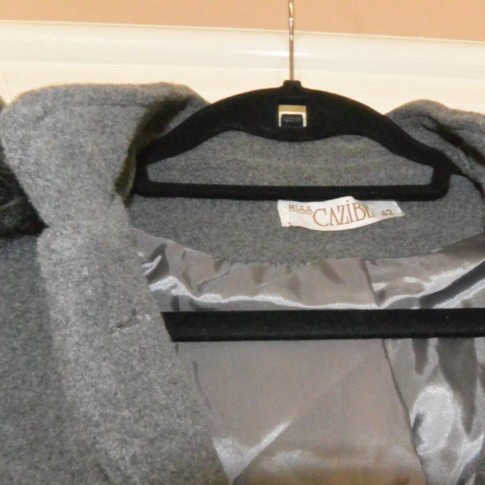 Grey Long Coat with faux fur hood size 42 - Picture 13 of 13